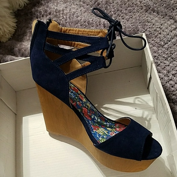 Qupid Shoes - Navy blue wedges.